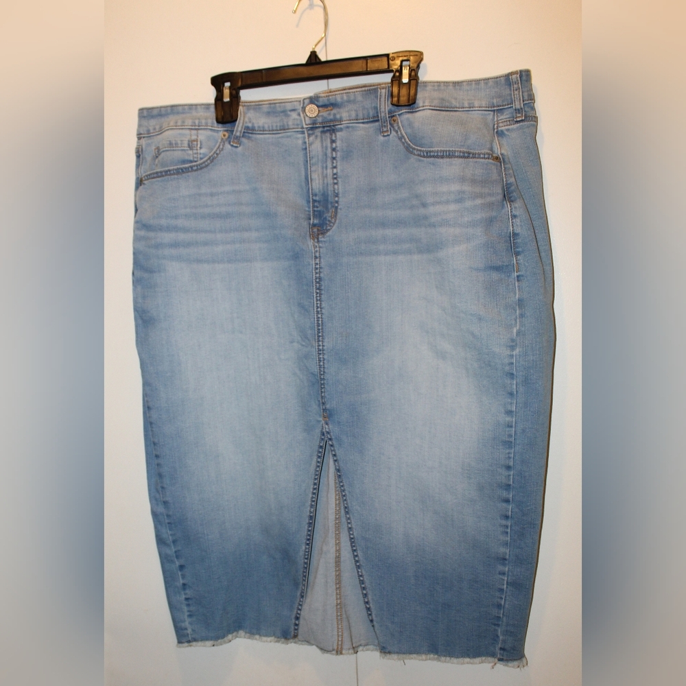 Torrid NWT 22 Midi Denim Front Slit Skirt Light Blue Denim Pencil Skirt - Picture 8 of 14